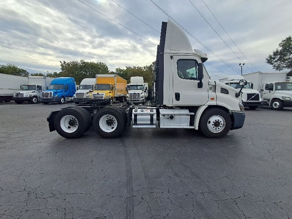 Day Cab Tractor-Heavy Duty Tractors-Freightliner-2019-Cascadia 11364ST-Greensboro-NC-315,984\n\t\tmiles-$ 41,250 - Image 8
