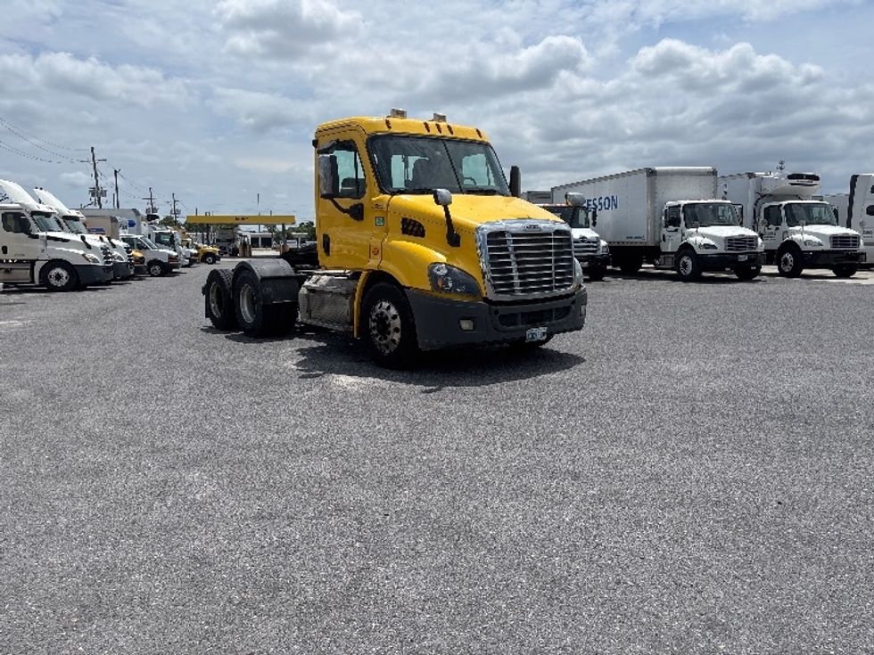 Day Cab Tractor-Heavy Duty Tractors-Freightliner-2019-Cascadia 11364ST-Hammond-LA-218,255\n\t\tmiles-$ 39,250 - Image 1