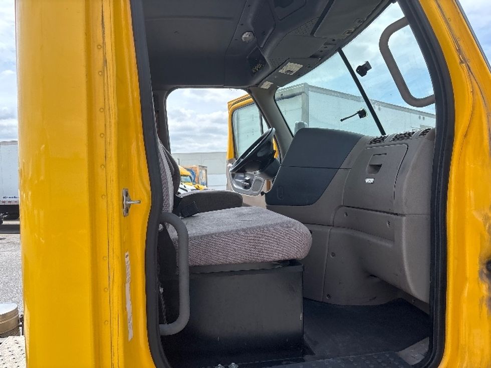 Day Cab Tractor-Heavy Duty Tractors-Freightliner-2019-Cascadia 11364ST-Hammond-LA-218,255\n\t\tmiles-$ 39,250 - Image 12