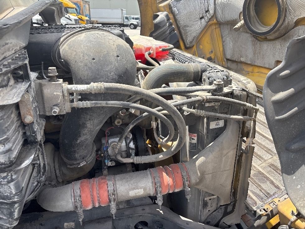 Day Cab Tractor-Heavy Duty Tractors-Freightliner-2019-Cascadia 11364ST-Hammond-LA-218,255\n\t\tmiles-$ 39,250 - Image 15