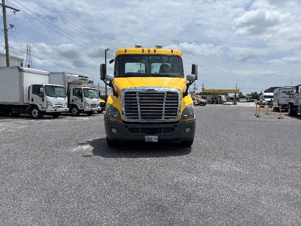 Day Cab Tractor-Heavy Duty Tractors-Freightliner-2019-Cascadia 11364ST-Hammond-LA-218,255\n\t\tmiles-$ 39,250 - Image 2