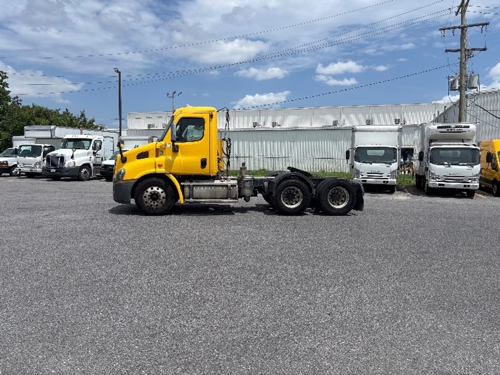Day Cab Tractor-Heavy Duty Tractors-Freightliner-2019-Cascadia 11364ST-Hammond-LA-218,255\n\t\tmiles-$ 39,250 - Image 4