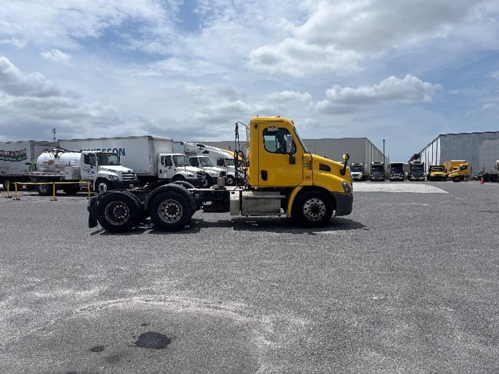 Day Cab Tractor-Heavy Duty Tractors-Freightliner-2019-Cascadia 11364ST-Hammond-LA-218,255\n\t\tmiles-$ 39,250 - Image 8