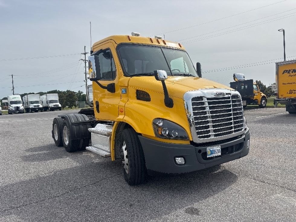 Day Cab Tractor-Heavy Duty Tractors-Freightliner-2019-Cascadia 11364ST-Hammond-LA-351,875\n\t\tmiles-$ 40,250 - Image 1