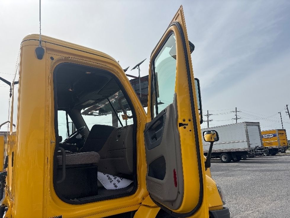 Day Cab Tractor-Heavy Duty Tractors-Freightliner-2019-Cascadia 11364ST-Hammond-LA-351,875\n\t\tmiles-$ 40,250 - Image 12
