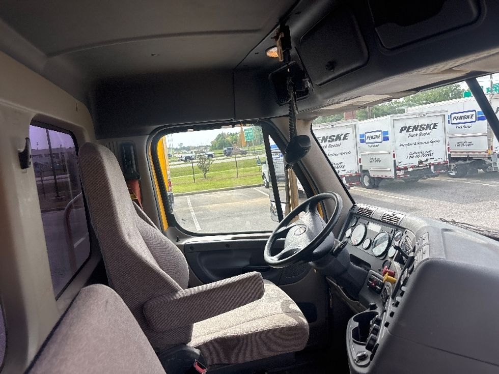 Day Cab Tractor-Heavy Duty Tractors-Freightliner-2019-Cascadia 11364ST-Hammond-LA-351,875\n\t\tmiles-$ 40,250 - Image 14