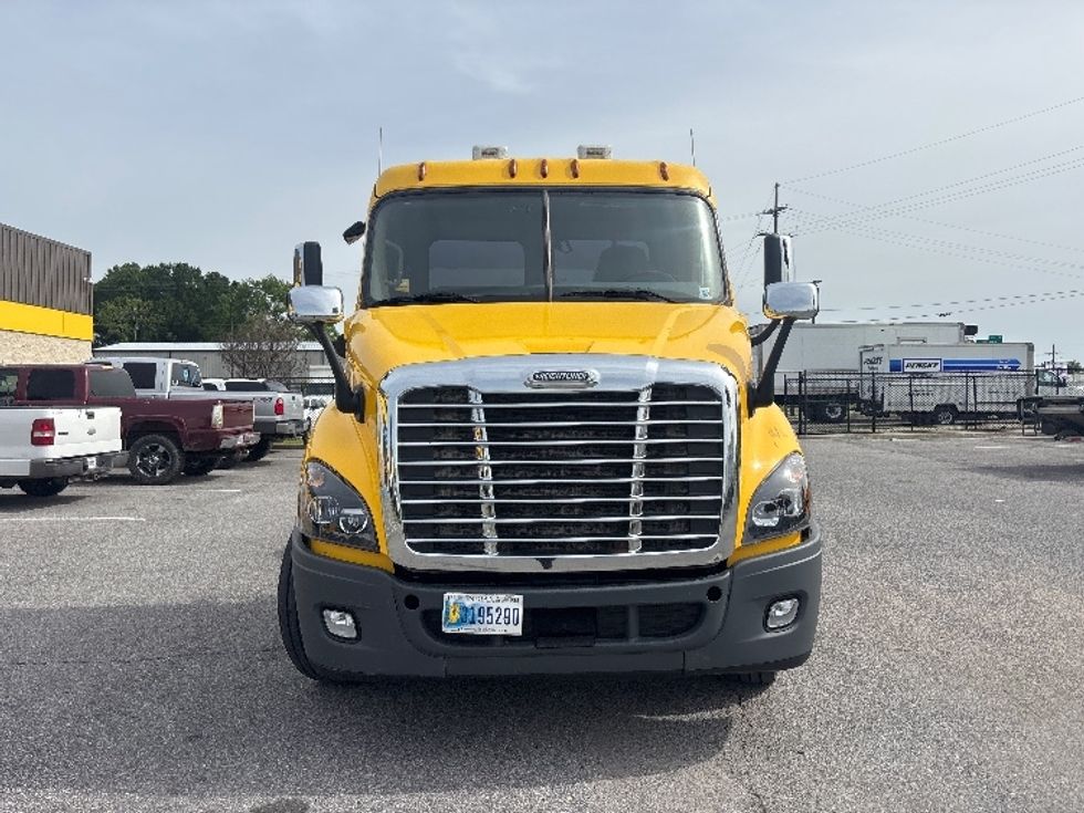 Day Cab Tractor-Heavy Duty Tractors-Freightliner-2019-Cascadia 11364ST-Hammond-LA-351,875\n\t\tmiles-$ 40,250 - Image 2