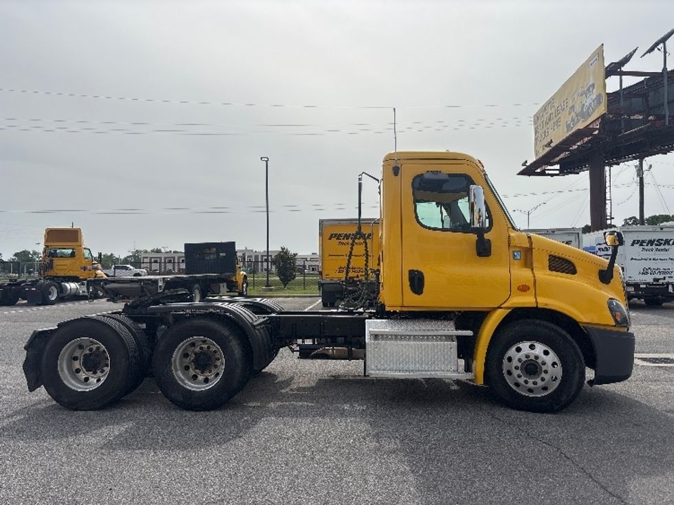 Day Cab Tractor-Heavy Duty Tractors-Freightliner-2019-Cascadia 11364ST-Hammond-LA-351,875\n\t\tmiles-$ 40,250 - Image 8