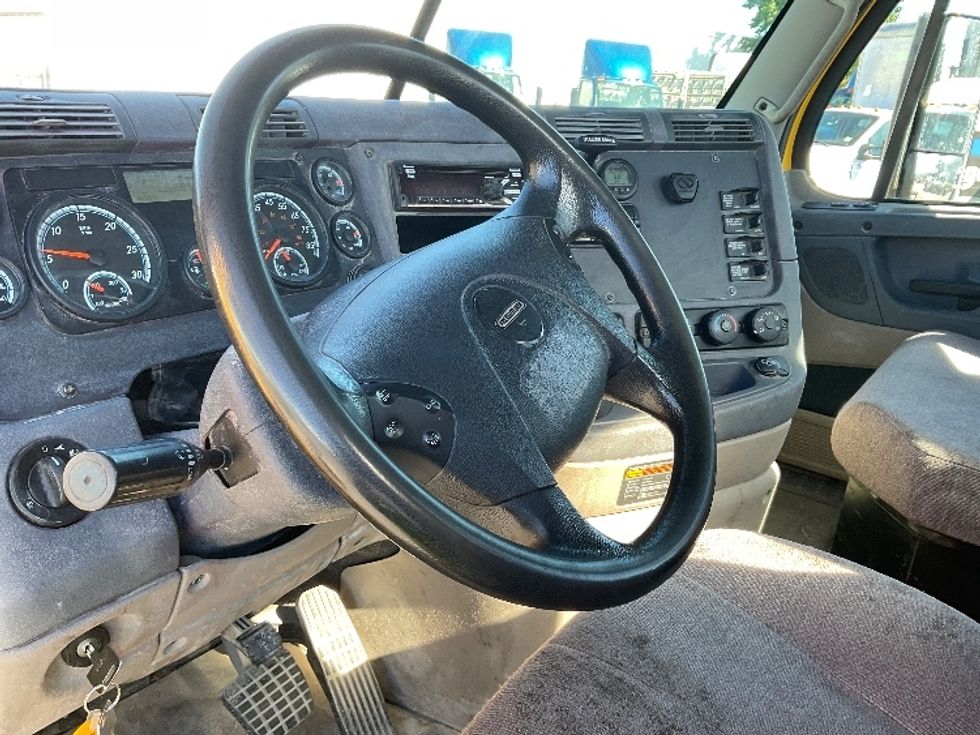 Day Cab Tractor-Heavy Duty Tractors-Freightliner-2019-Cascadia 11364ST-Hammond-LA-358,802\n\t\tmiles-$ 49,000 - Image 10