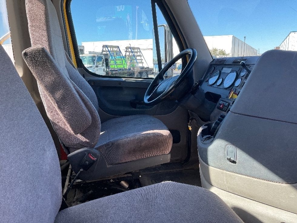 Day Cab Tractor-Heavy Duty Tractors-Freightliner-2019-Cascadia 11364ST-Hammond-LA-358,802\n\t\tmiles-$ 49,000 - Image 14