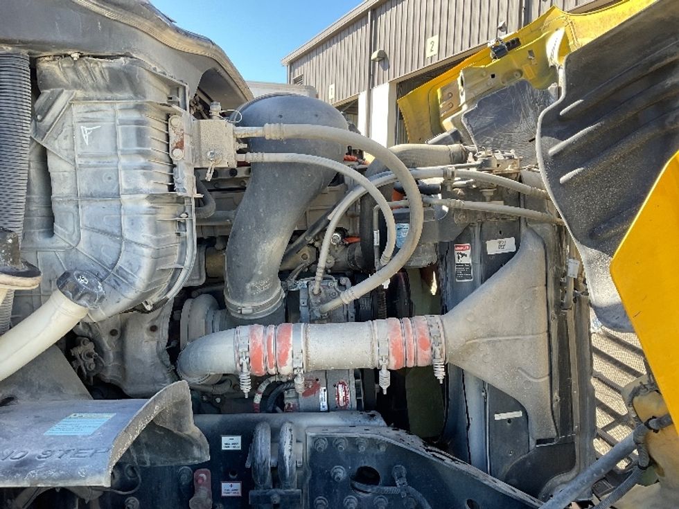 Day Cab Tractor-Heavy Duty Tractors-Freightliner-2019-Cascadia 11364ST-Hammond-LA-358,802\n\t\tmiles-$ 49,000 - Image 15