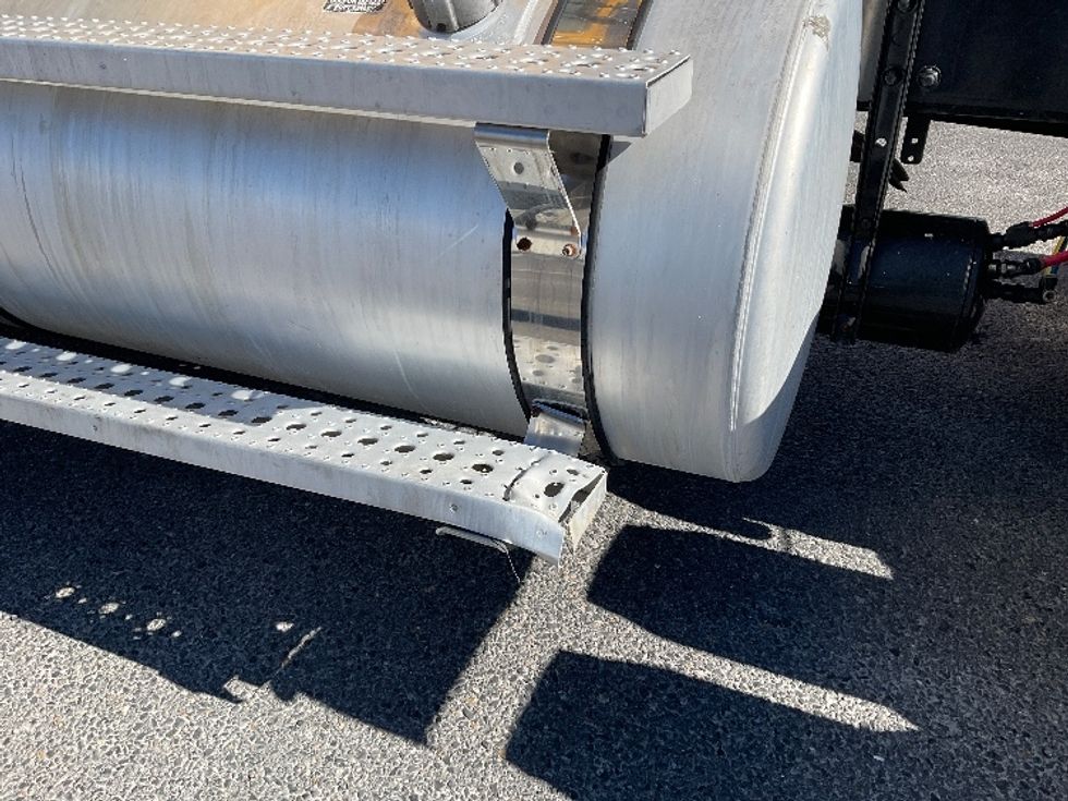 Day Cab Tractor-Heavy Duty Tractors-Freightliner-2019-Cascadia 11364ST-Hammond-LA-358,802\n\t\tmiles-$ 49,000 - Image 17