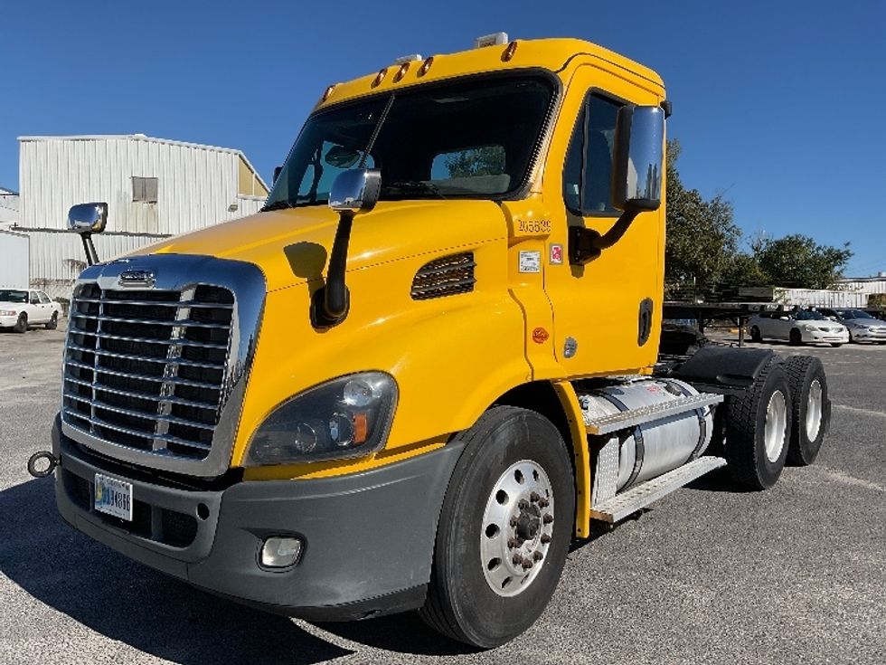 Day Cab Tractor-Heavy Duty Tractors-Freightliner-2019-Cascadia 11364ST-Hammond-LA-358,802\n\t\tmiles-$ 49,000 - Image 3