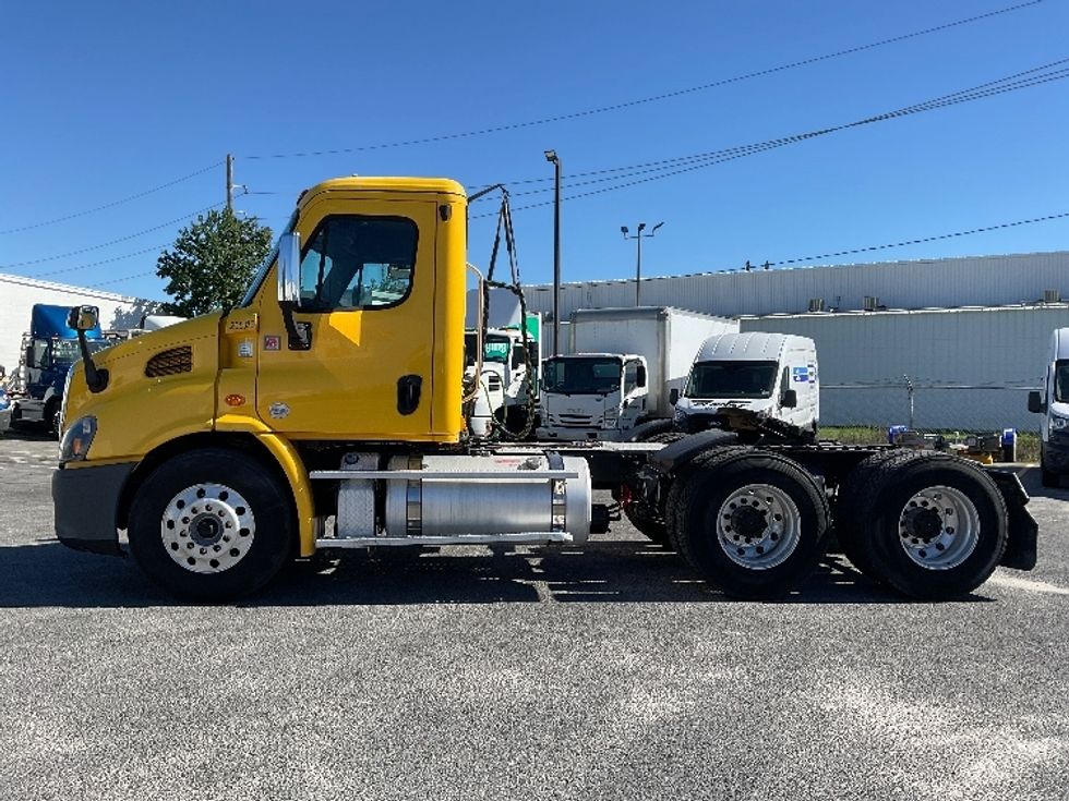 Day Cab Tractor-Heavy Duty Tractors-Freightliner-2019-Cascadia 11364ST-Hammond-LA-358,802\n\t\tmiles-$ 49,000 - Image 4