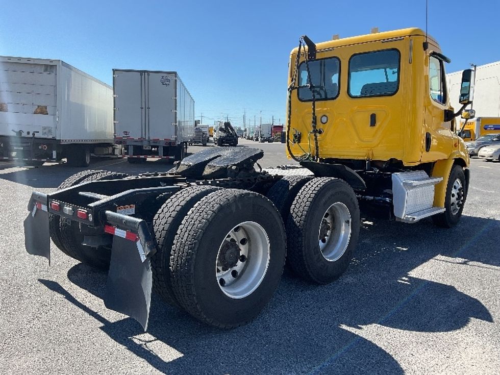Day Cab Tractor-Heavy Duty Tractors-Freightliner-2019-Cascadia 11364ST-Hammond-LA-358,802\n\t\tmiles-$ 49,000 - Image 7