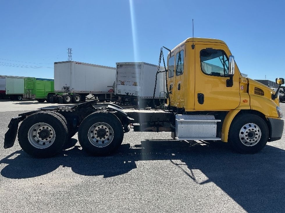 Day Cab Tractor-Heavy Duty Tractors-Freightliner-2019-Cascadia 11364ST-Hammond-LA-358,802\n\t\tmiles-$ 49,000 - Image 8
