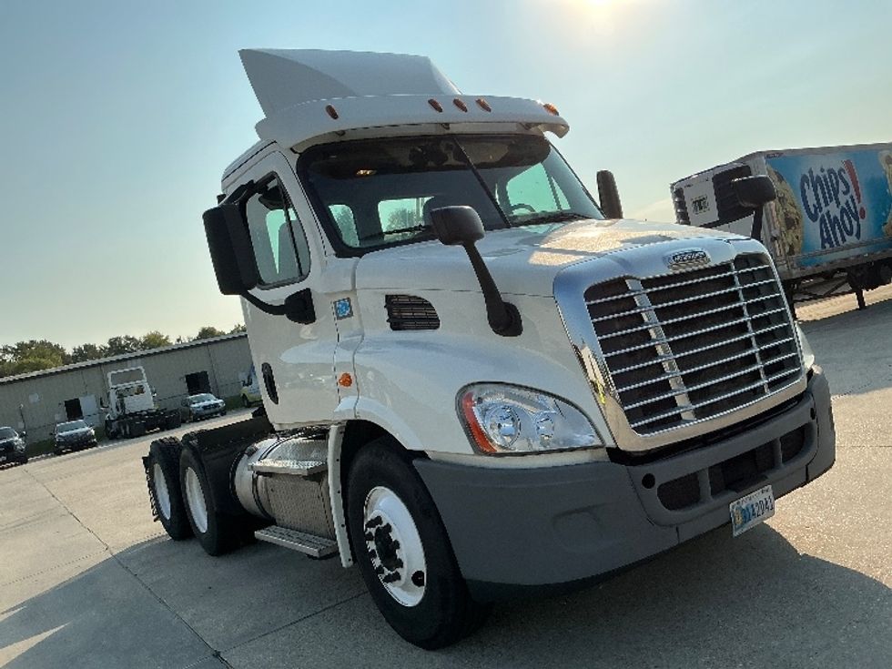 Day Cab Tractor-Heavy Duty Tractors-Freightliner-2019-Cascadia 11364ST-Hammond-LA-390,444\n\t\tmiles-$ 34,250 - Image 1