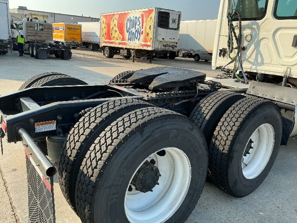 Day Cab Tractor-Heavy Duty Tractors-Freightliner-2019-Cascadia 11364ST-Hammond-LA-390,444\n\t\tmiles-$ 34,250 - Image 16