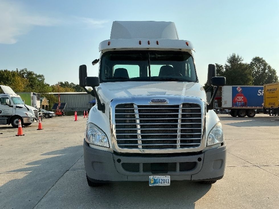 Day Cab Tractor-Heavy Duty Tractors-Freightliner-2019-Cascadia 11364ST-Hammond-LA-390,444\n\t\tmiles-$ 34,250 - Image 2