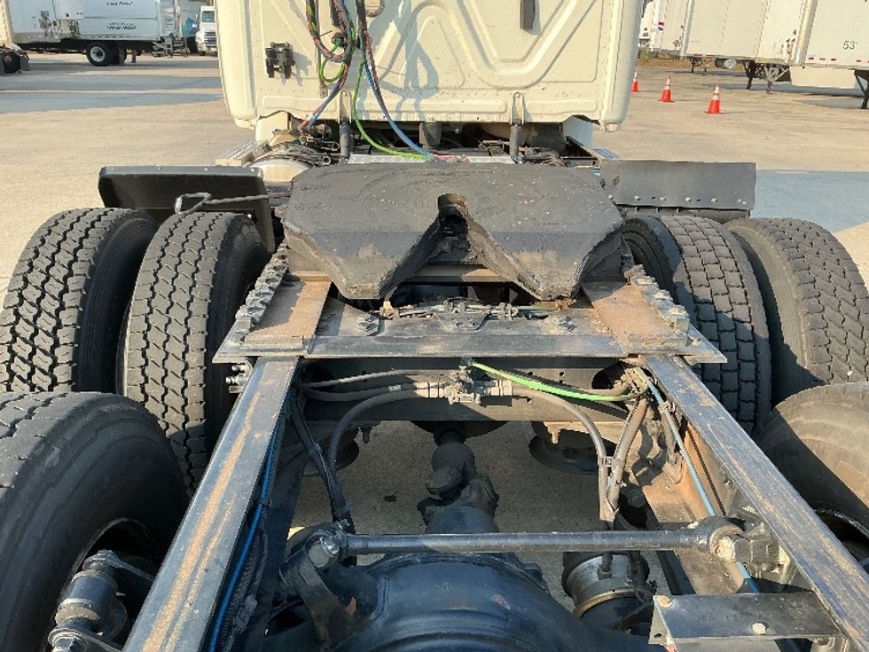 Day Cab Tractor-Heavy Duty Tractors-Freightliner-2019-Cascadia 11364ST-Hammond-LA-390,444\n\t\tmiles-$ 34,250 - Image 6