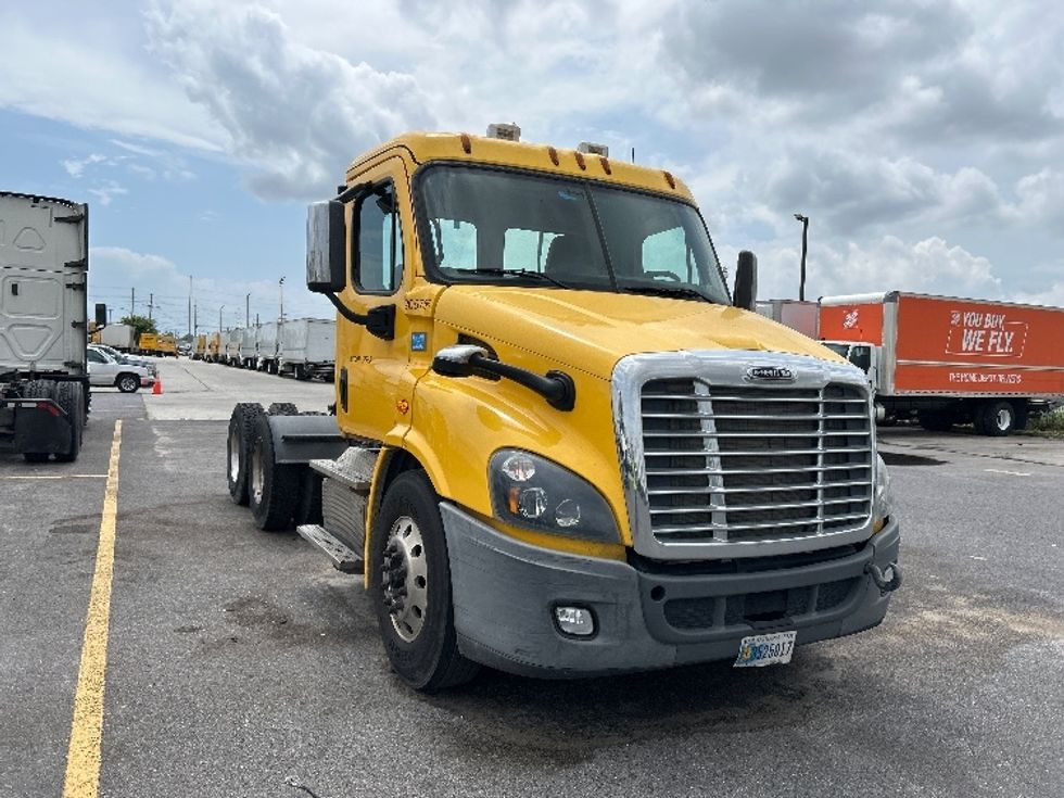 Day Cab Tractor-Heavy Duty Tractors-Freightliner-2019-Cascadia 11364ST-Hammond-LA-400,793\n\t\tmiles-$ 37,500 - Image 1