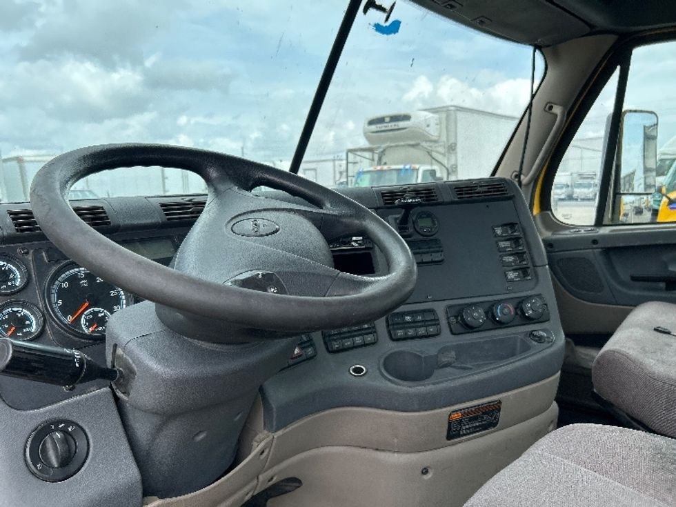 Day Cab Tractor-Heavy Duty Tractors-Freightliner-2019-Cascadia 11364ST-Hammond-LA-400,793\n\t\tmiles-$ 37,500 - Image 10