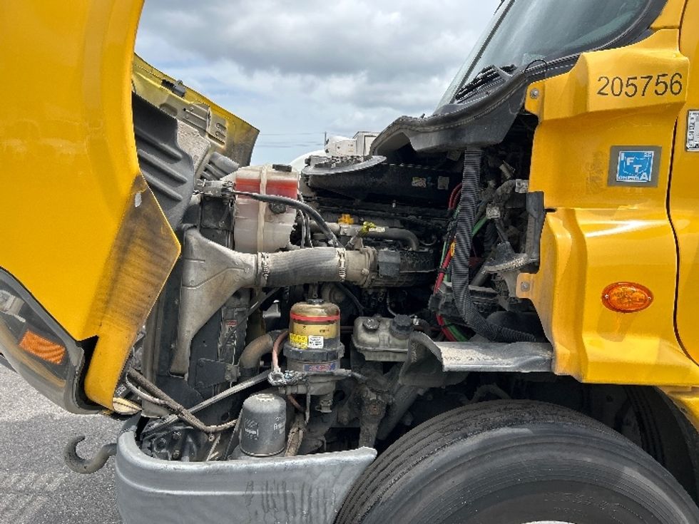 Day Cab Tractor-Heavy Duty Tractors-Freightliner-2019-Cascadia 11364ST-Hammond-LA-400,793\n\t\tmiles-$ 37,500 - Image 16