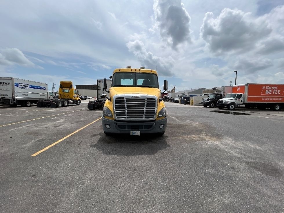 Day Cab Tractor-Heavy Duty Tractors-Freightliner-2019-Cascadia 11364ST-Hammond-LA-400,793\n\t\tmiles-$ 37,500 - Image 2