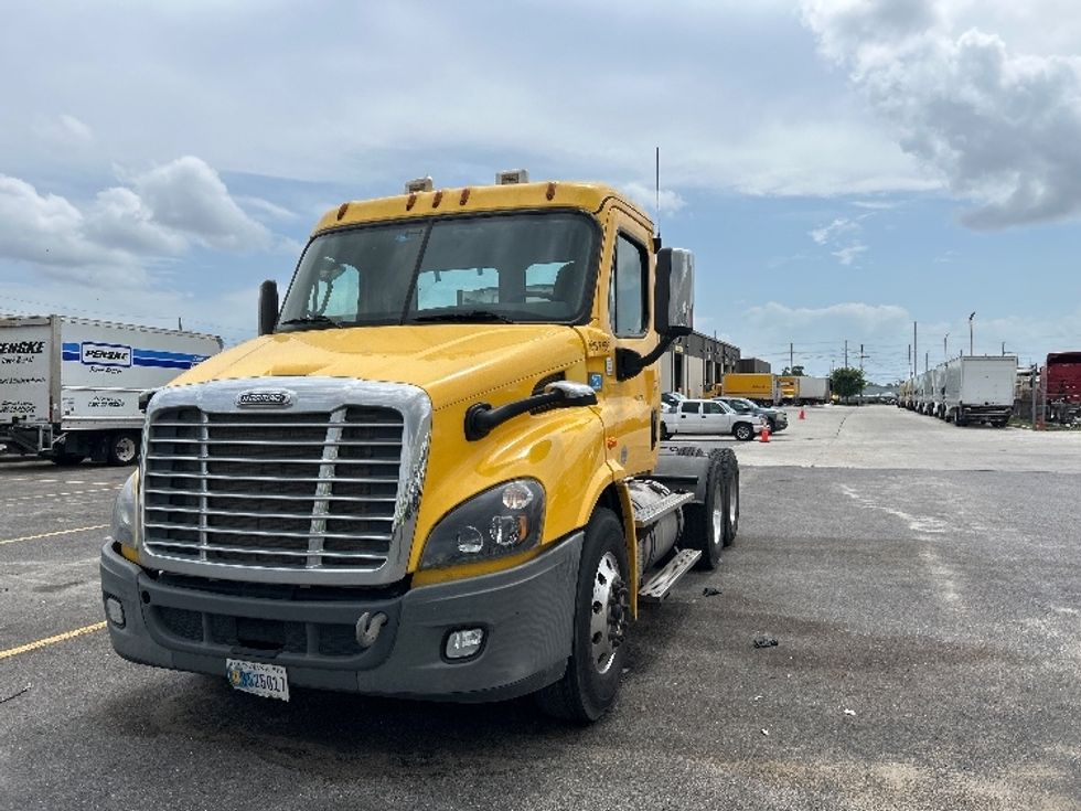 Day Cab Tractor-Heavy Duty Tractors-Freightliner-2019-Cascadia 11364ST-Hammond-LA-400,793\n\t\tmiles-$ 37,500 - Image 3