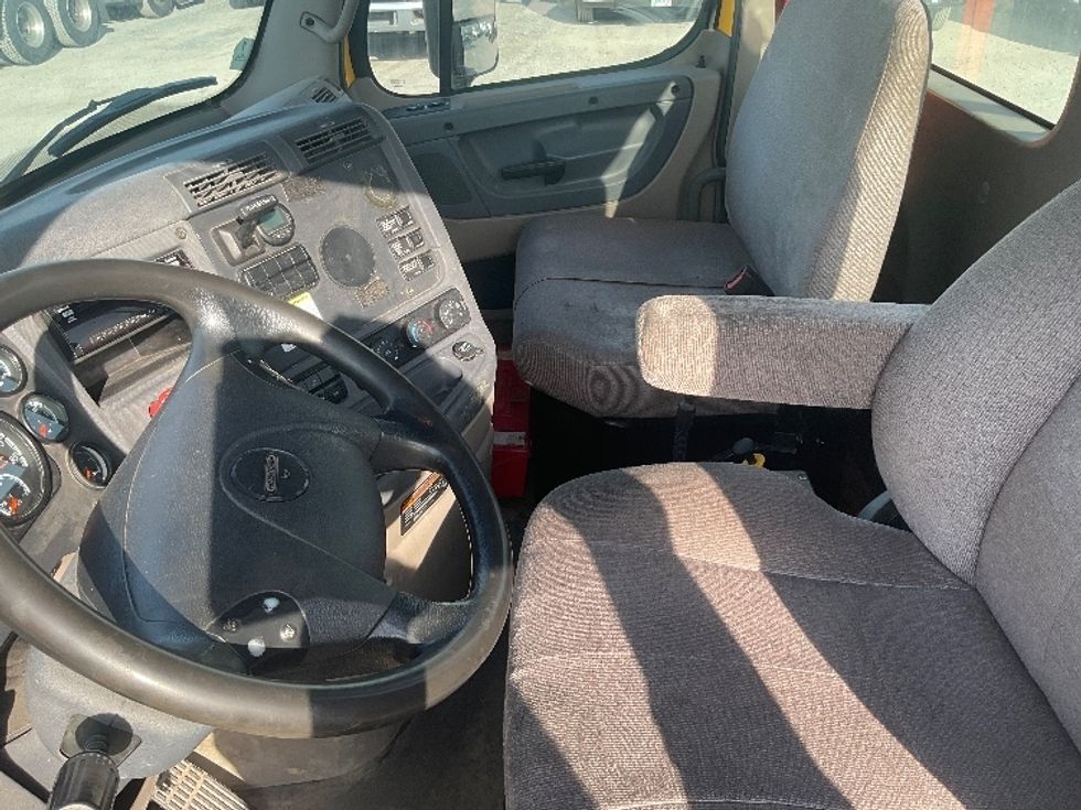 Day Cab Tractor-Heavy Duty Tractors-Freightliner-2019-Cascadia 11364ST-Harrisburg-PA-305,934\n\t\tmiles-$ 38,250 - Image 10