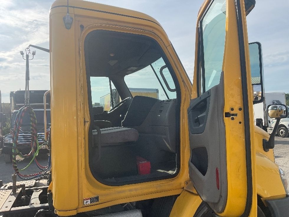 Day Cab Tractor-Heavy Duty Tractors-Freightliner-2019-Cascadia 11364ST-Harrisburg-PA-305,934\n\t\tmiles-$ 38,250 - Image 12