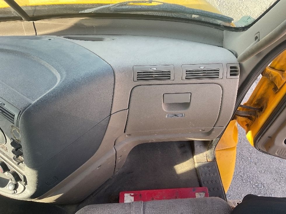 Day Cab Tractor-Heavy Duty Tractors-Freightliner-2019-Cascadia 11364ST-Harrisburg-PA-305,934\n\t\tmiles-$ 38,250 - Image 13