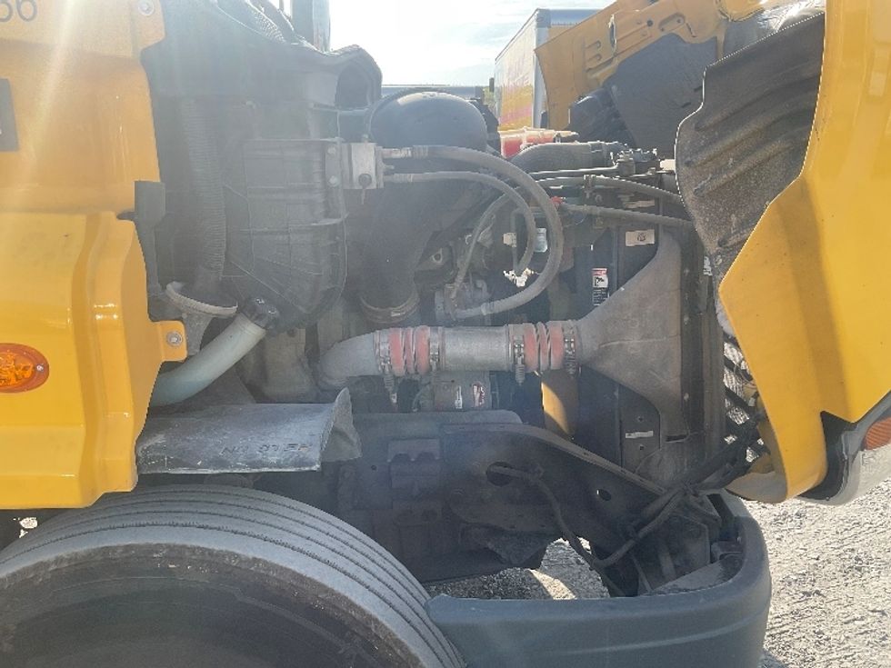 Day Cab Tractor-Heavy Duty Tractors-Freightliner-2019-Cascadia 11364ST-Harrisburg-PA-305,934\n\t\tmiles-$ 38,250 - Image 15