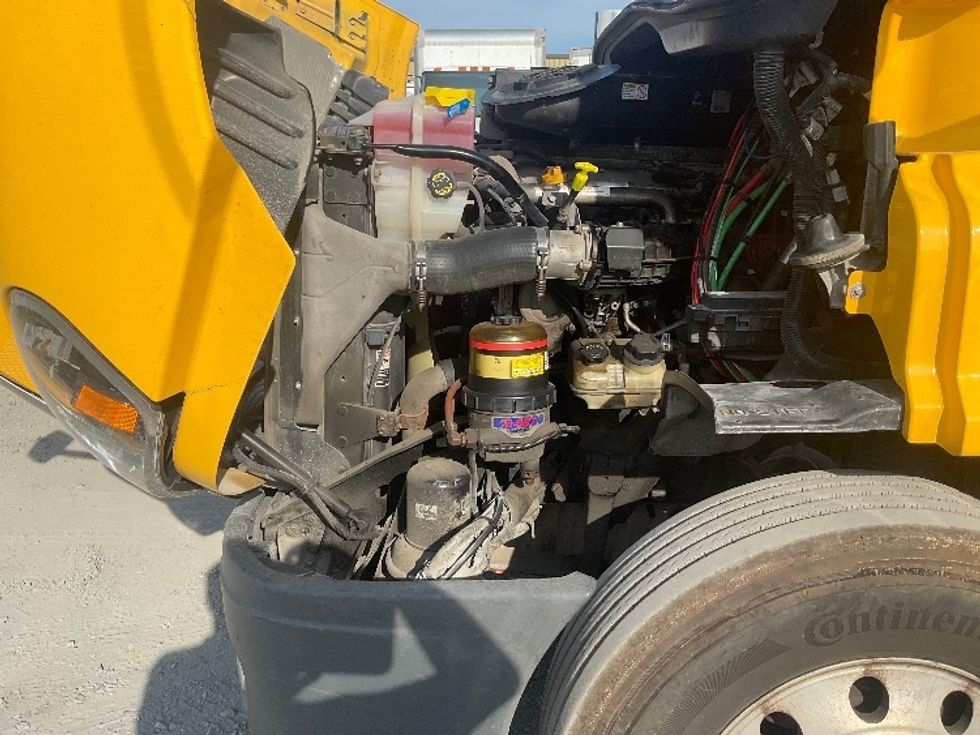 Day Cab Tractor-Heavy Duty Tractors-Freightliner-2019-Cascadia 11364ST-Harrisburg-PA-305,934\n\t\tmiles-$ 38,250 - Image 16