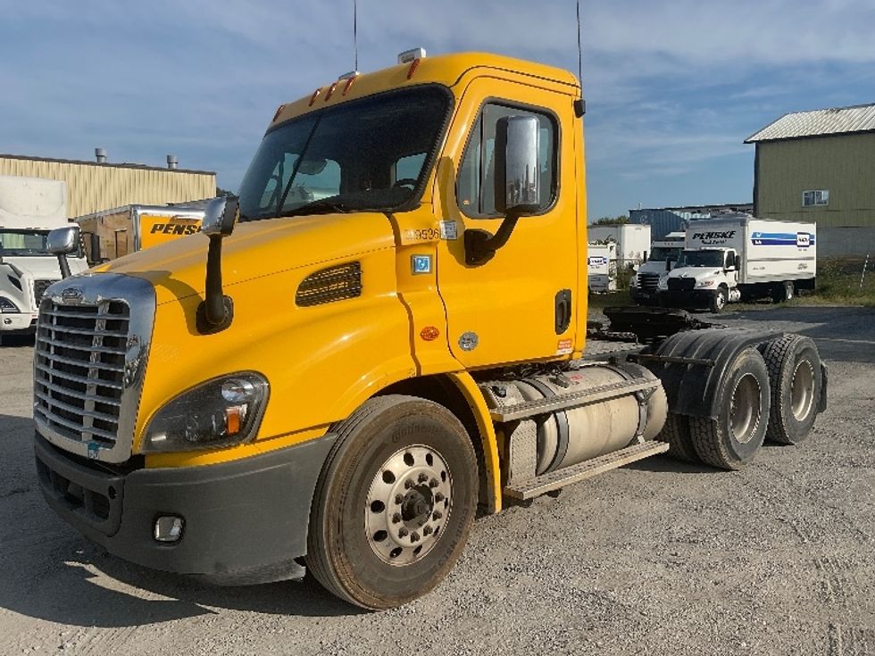 Day Cab Tractor-Heavy Duty Tractors-Freightliner-2019-Cascadia 11364ST-Harrisburg-PA-305,934\n\t\tmiles-$ 38,250 - Image 3