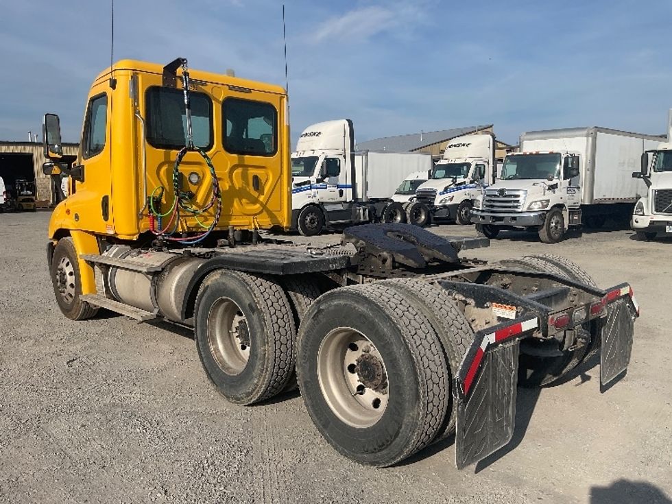 Day Cab Tractor-Heavy Duty Tractors-Freightliner-2019-Cascadia 11364ST-Harrisburg-PA-305,934\n\t\tmiles-$ 38,250 - Image 5