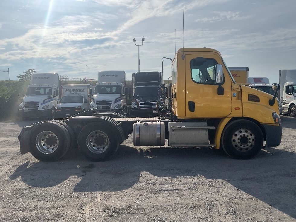 Day Cab Tractor-Heavy Duty Tractors-Freightliner-2019-Cascadia 11364ST-Harrisburg-PA-305,934\n\t\tmiles-$ 38,250 - Image 8