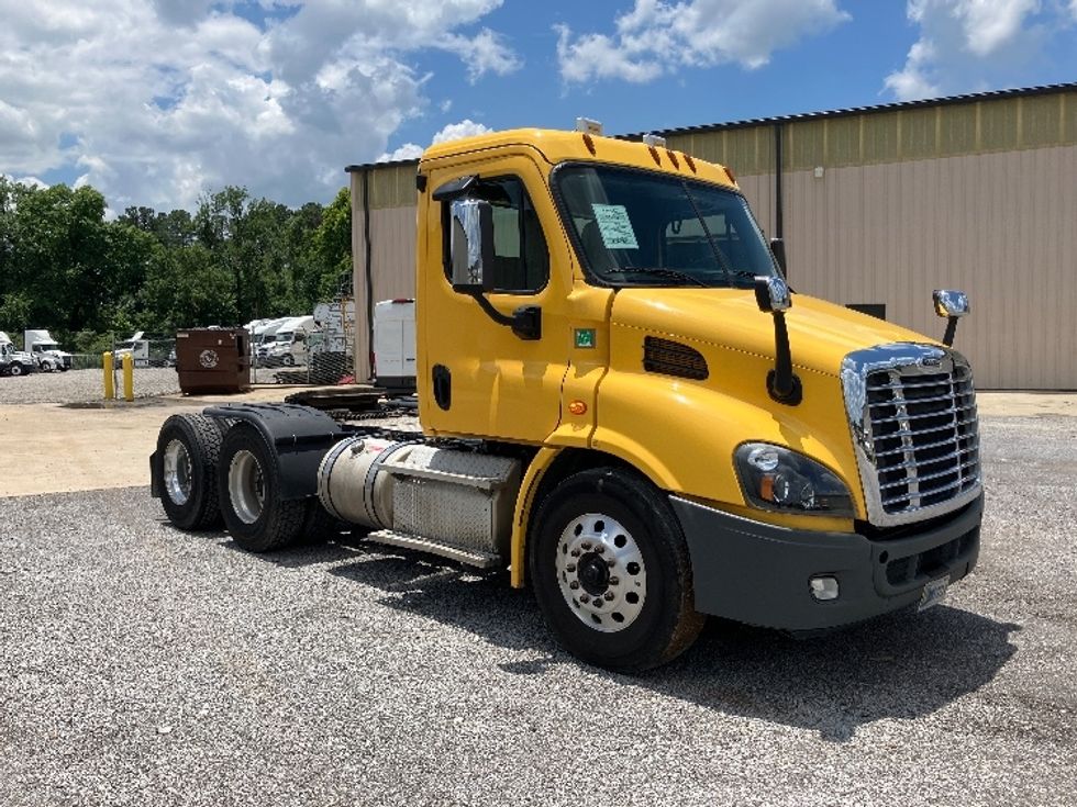 Day Cab Tractor-Heavy Duty Tractors-Freightliner-2019-Cascadia 11364ST-Homewood-AL-307,578\n\t\tmiles-$ 39,500 - Image 1