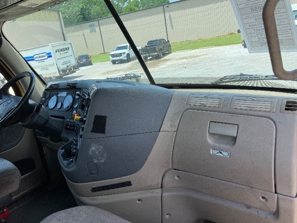 Day Cab Tractor-Heavy Duty Tractors-Freightliner-2019-Cascadia 11364ST-Homewood-AL-307,578\n\t\tmiles-$ 39,500 - Image 13