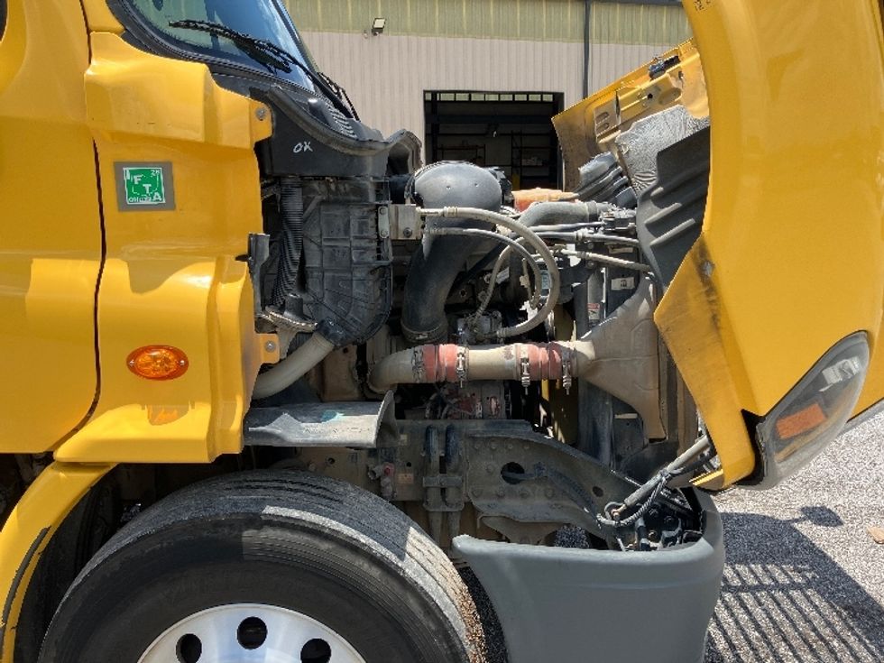Day Cab Tractor-Heavy Duty Tractors-Freightliner-2019-Cascadia 11364ST-Homewood-AL-307,578\n\t\tmiles-$ 39,500 - Image 15
