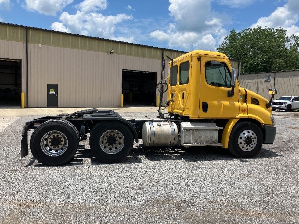Day Cab Tractor-Heavy Duty Tractors-Freightliner-2019-Cascadia 11364ST-Homewood-AL-307,578\n\t\tmiles-$ 39,500 - Image 8