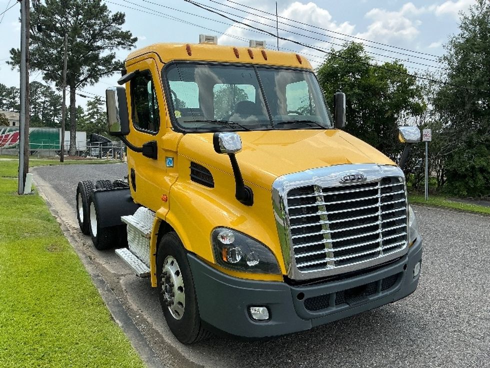 Day Cab Tractor-Heavy Duty Tractors-Freightliner-2019-Cascadia 11364ST-Homewood-AL-502,828\n\t\tmiles-$ 30,500 - Image 1
