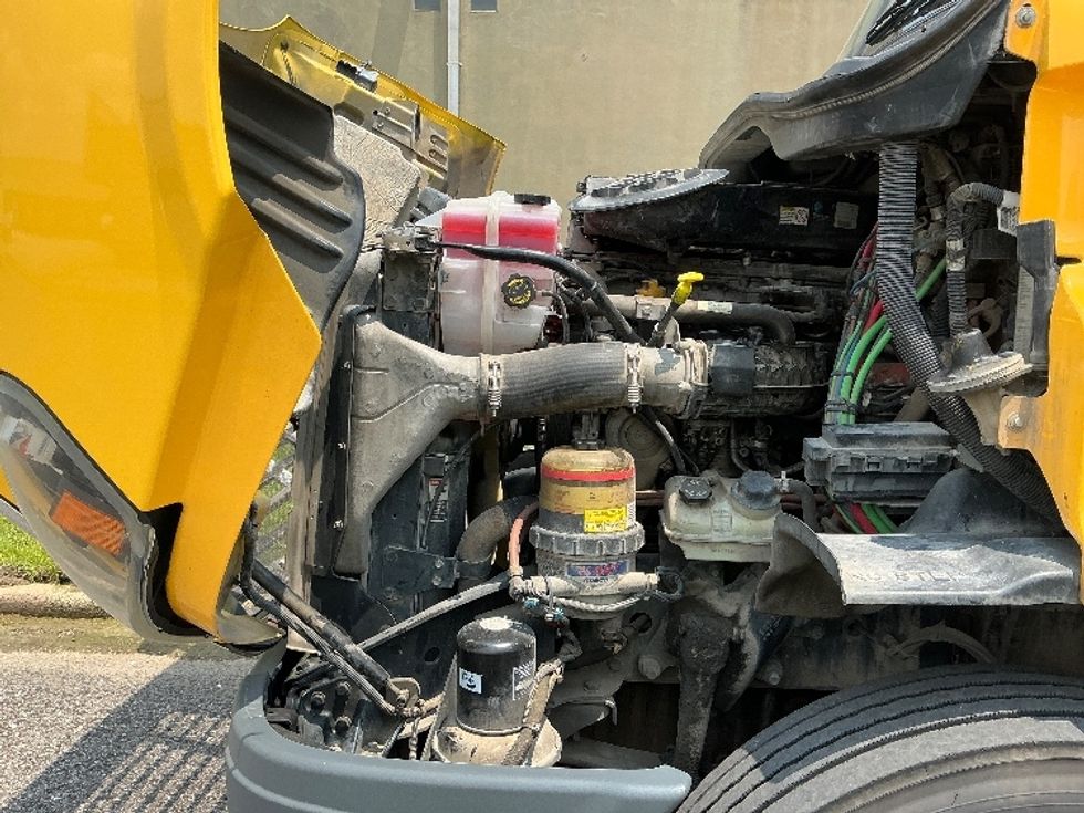 Day Cab Tractor-Heavy Duty Tractors-Freightliner-2019-Cascadia 11364ST-Homewood-AL-502,828\n\t\tmiles-$ 30,500 - Image 16