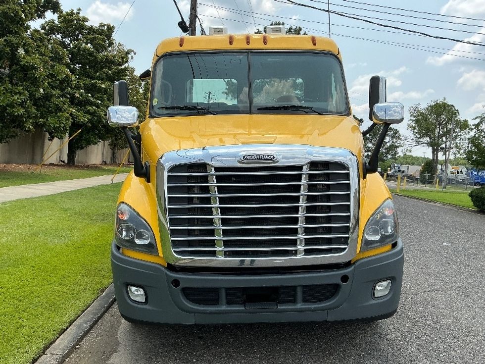 Day Cab Tractor-Heavy Duty Tractors-Freightliner-2019-Cascadia 11364ST-Homewood-AL-502,828\n\t\tmiles-$ 30,500 - Image 2