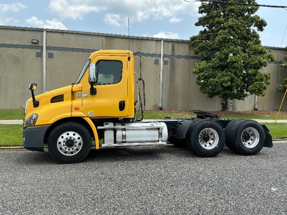 Day Cab Tractor-Heavy Duty Tractors-Freightliner-2019-Cascadia 11364ST-Homewood-AL-502,828\n\t\tmiles-$ 30,500 - Image 4