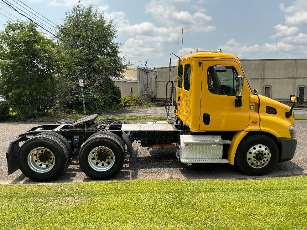 Day Cab Tractor-Heavy Duty Tractors-Freightliner-2019-Cascadia 11364ST-Homewood-AL-502,828\n\t\tmiles-$ 30,500 - Image 8