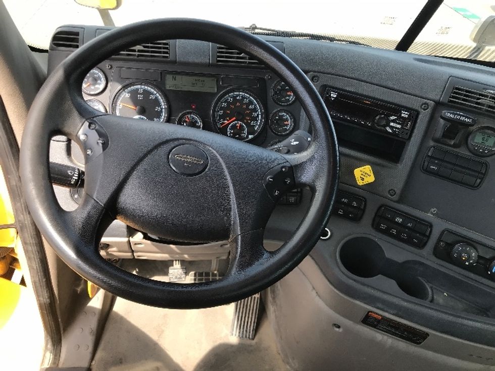 Day Cab Tractor-Heavy Duty Tractors-Freightliner-2019-Cascadia 11364ST-Houston-TX-317,222\n\t\tmiles-$ 42,250 - Image 11