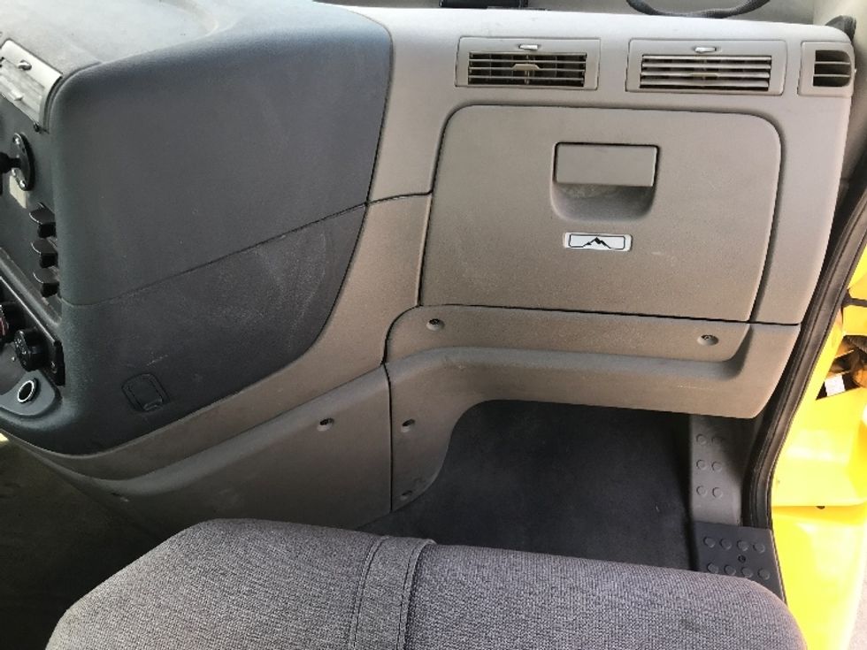 Day Cab Tractor-Heavy Duty Tractors-Freightliner-2019-Cascadia 11364ST-Houston-TX-317,222\n\t\tmiles-$ 42,250 - Image 13