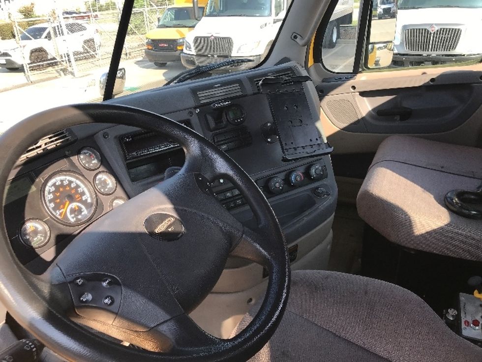 Day Cab Tractor-Heavy Duty Tractors-Freightliner-2019-Cascadia 11364ST-Houston-TX-338,024\n\t\tmiles-$ 38,000 - Image 10