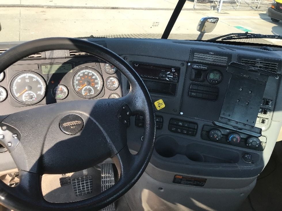 Day Cab Tractor-Heavy Duty Tractors-Freightliner-2019-Cascadia 11364ST-Houston-TX-338,024\n\t\tmiles-$ 38,000 - Image 11